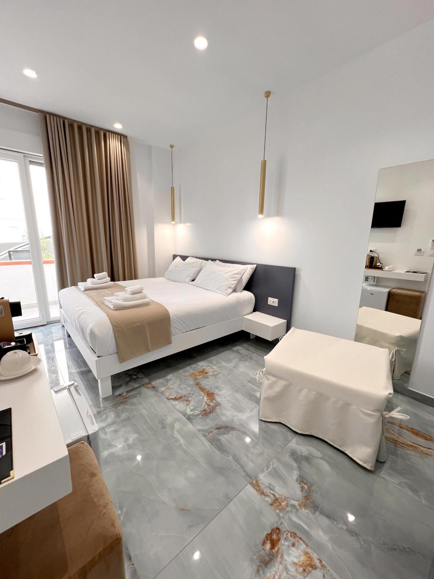 Suite 14 Scalea Bagian luar foto